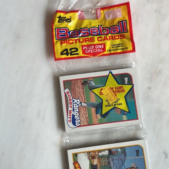 Unopened Topps 1989 Baseball Cards - Picture 2 of 6